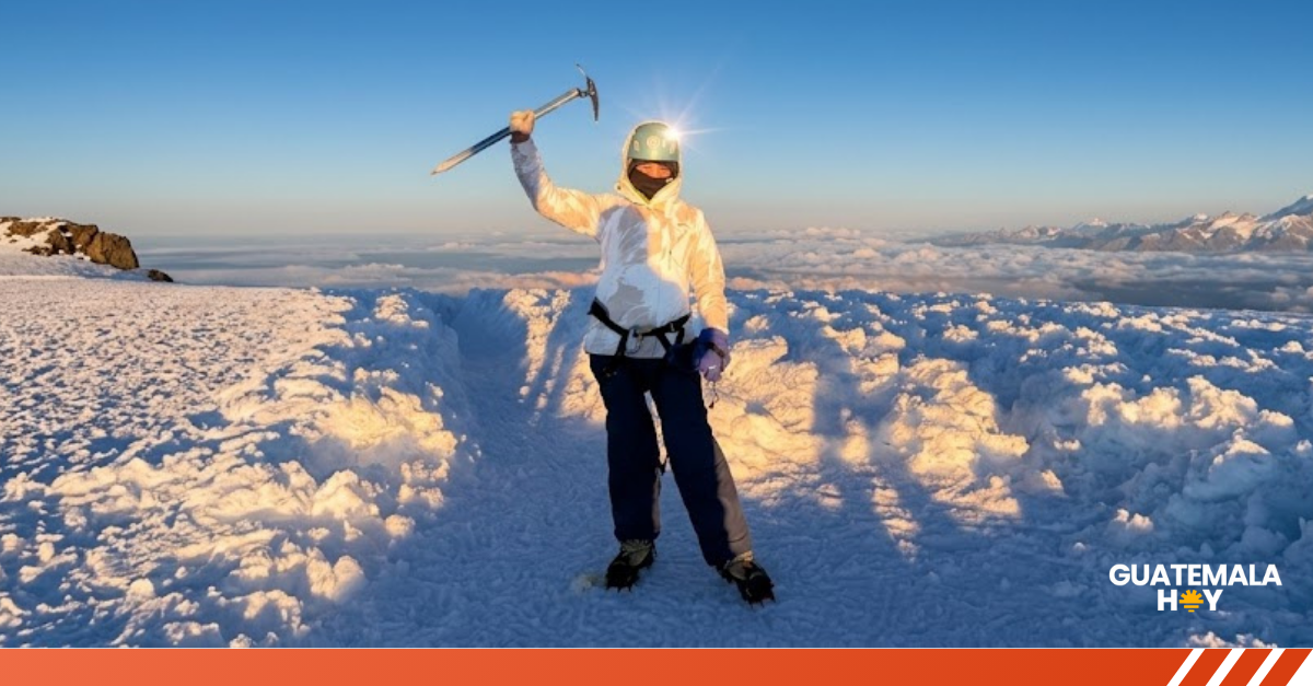 Jennifer conquista el Chimborazo: la hazaña de una montañista originaria de Chiquirichapa