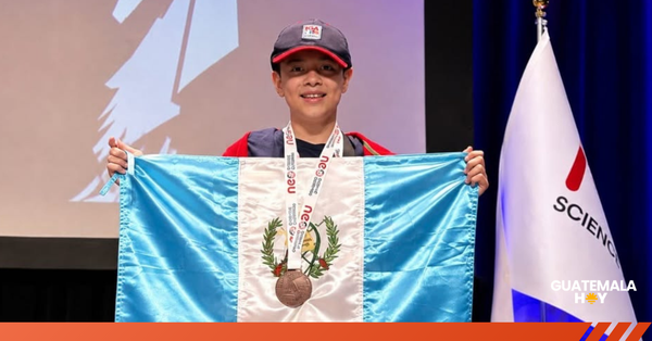 Adrián Flores pone en alto a Guatemala con medalla de bronce en olimpiada de ciencia