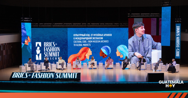 Moda guatemalteca conquista Moscú por cuarto año consecutivo en la Cumbre Mundial de Moda BRICS+