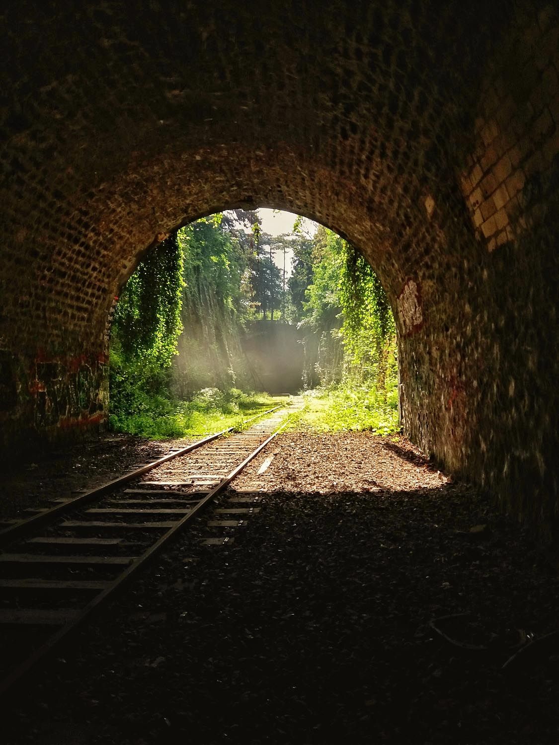 stillgelegte Bahnlinie bei Paris