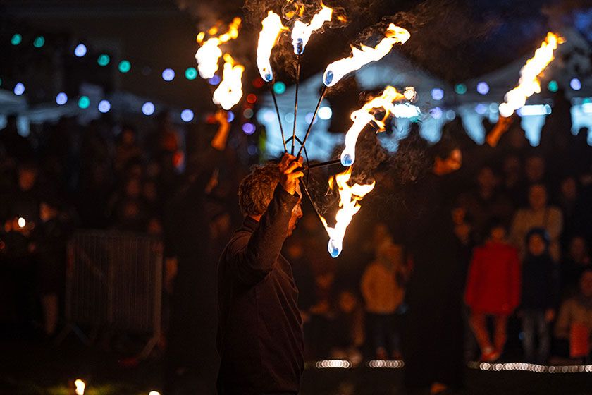 Eine Feuershow, wie sie auch beim Erzählfestival vorkommen könnte
