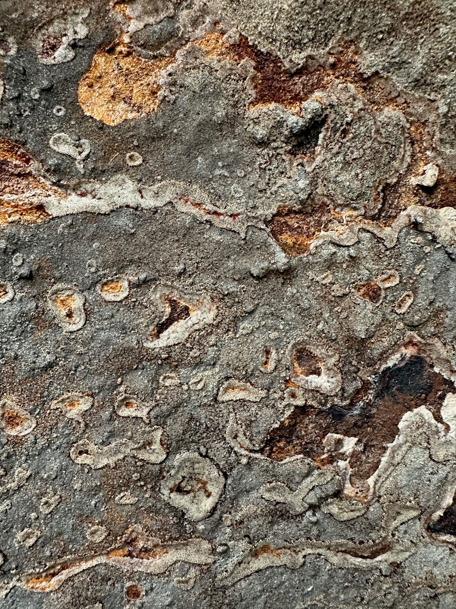 Maleri med mineralsk overflade page feature image