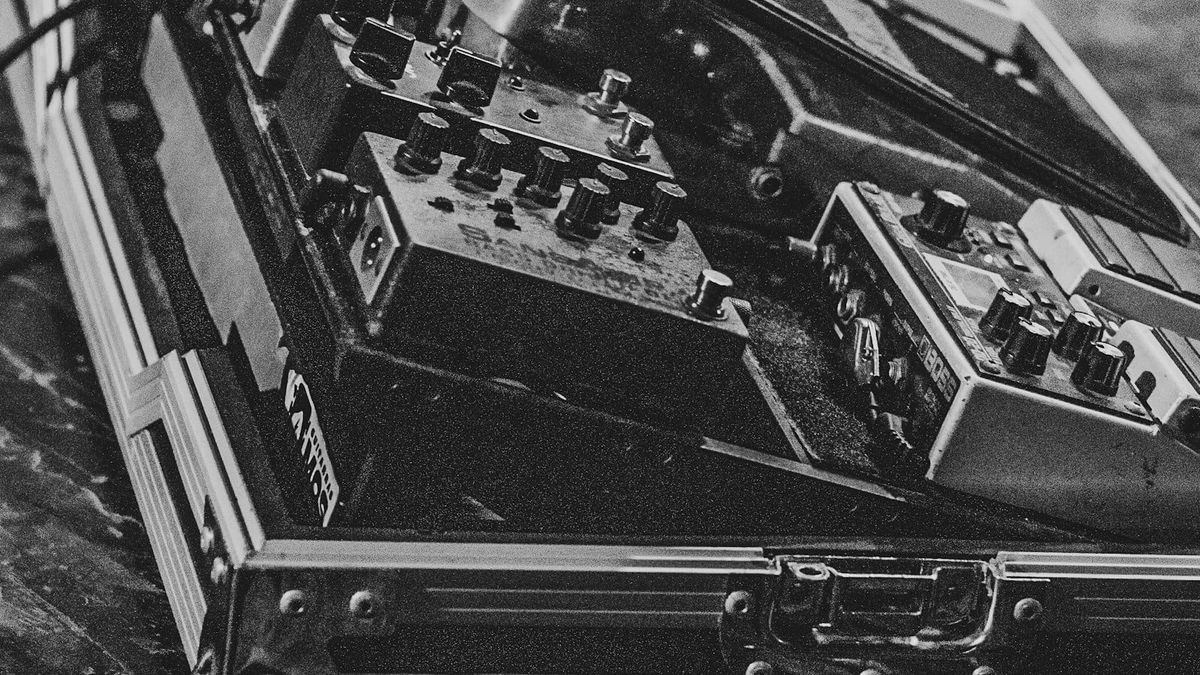 Iron in the path: what a DI box actually does