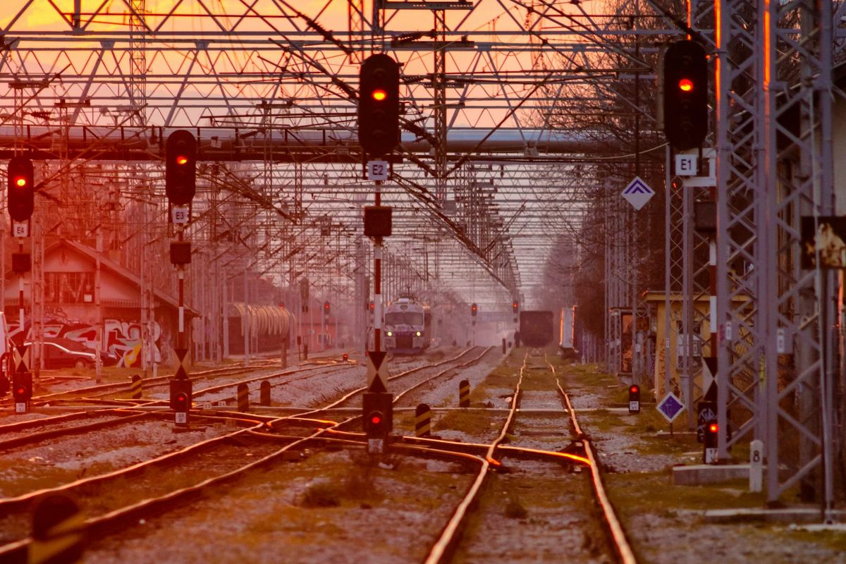 Bonus Flash!Mob for June: CROSSING THE TRACKS