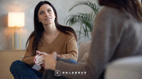 抱抱月刊：創刊號｜心理諮商是單純的聊天嗎？跟朋友聊天有什麼不同？