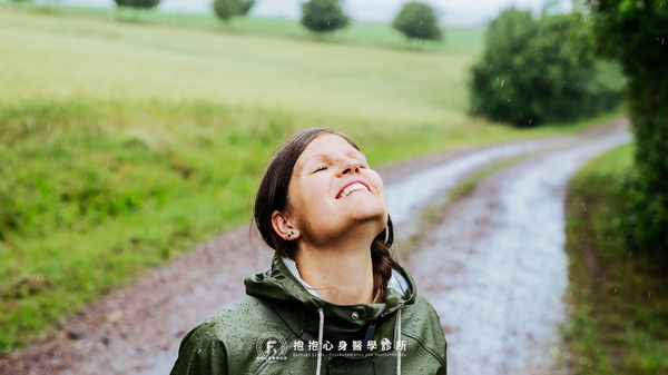 抱抱月刊：第五期｜能夠笑談傷疤時，是有勇氣進入生命中的下一段冒險