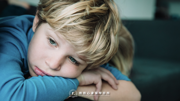 《憂鬱不只是藍色》|親子關係——糾結的母女與恨子不成鋼的父親