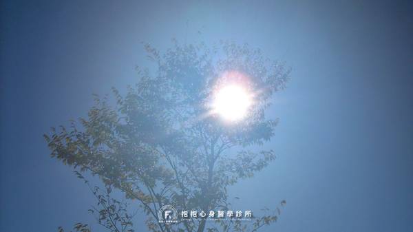 抱抱月刊：第三期｜自殺想要殺死的，是「感到痛苦的自己」