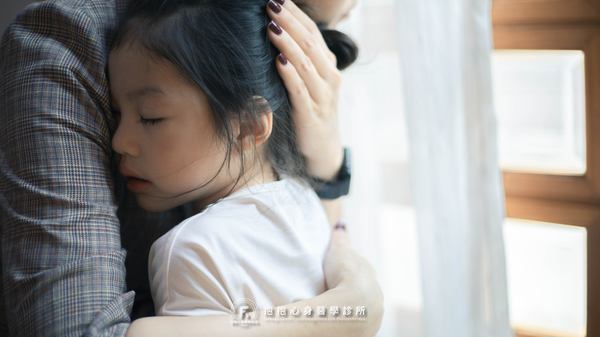 抱抱月刊:第四期|真的無法跟媽媽相處的你,有任何錯嗎?