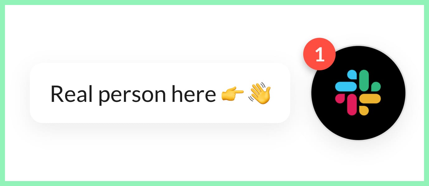 Widget de chat de Port affichant "Real person here", une vraie personne répond dans Slack