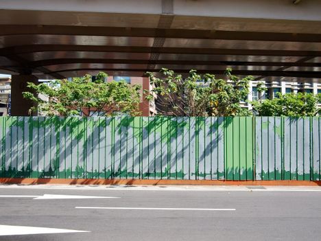 Side-of-the-road fence