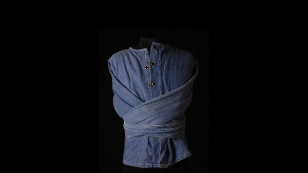 Straitjacket from Rotterdam Museum | Wikimedia Commons