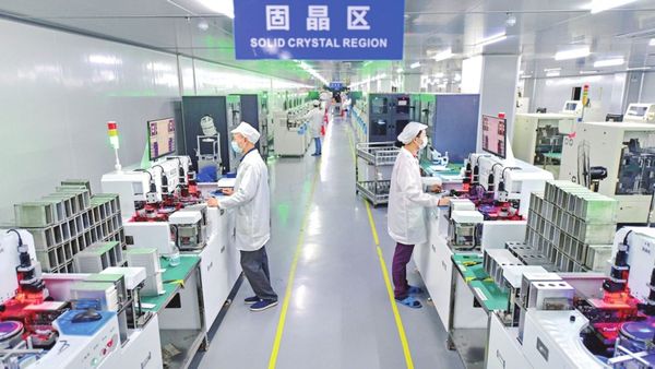 Çin Gerçekten Bir “Kutu Üreticisi” mi?