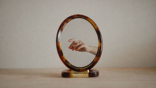 Keramet: “Başkasının Gözündeki ‘Sen’ mi, Özündeki ‘Yücelik’ mi?”