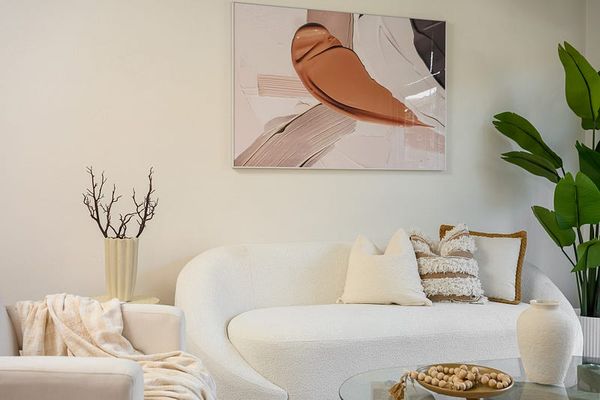 Unlock Coastal Lifestyle with a Bright, Modern Apartment in Brighton-Le-Sands