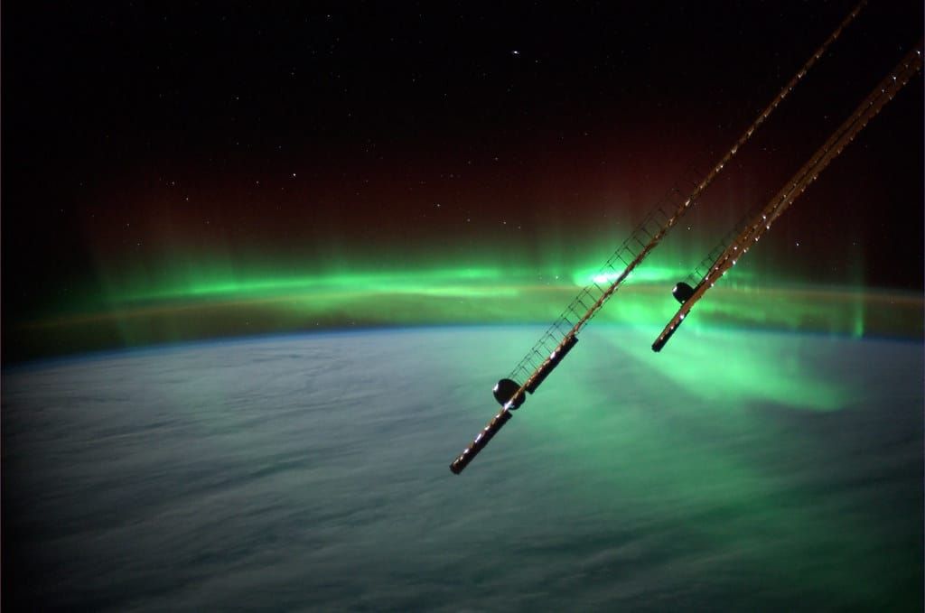 Spectacular Northern Lights and Geomagnetic Storm Illuminate Niagara Falls