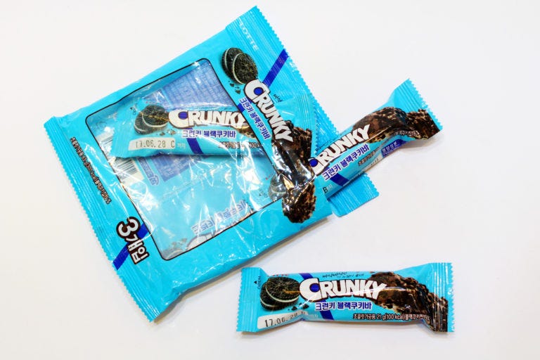 [快遞先生零食開箱] 一款你不能錯過的 CRUNKY 巧克力棒！