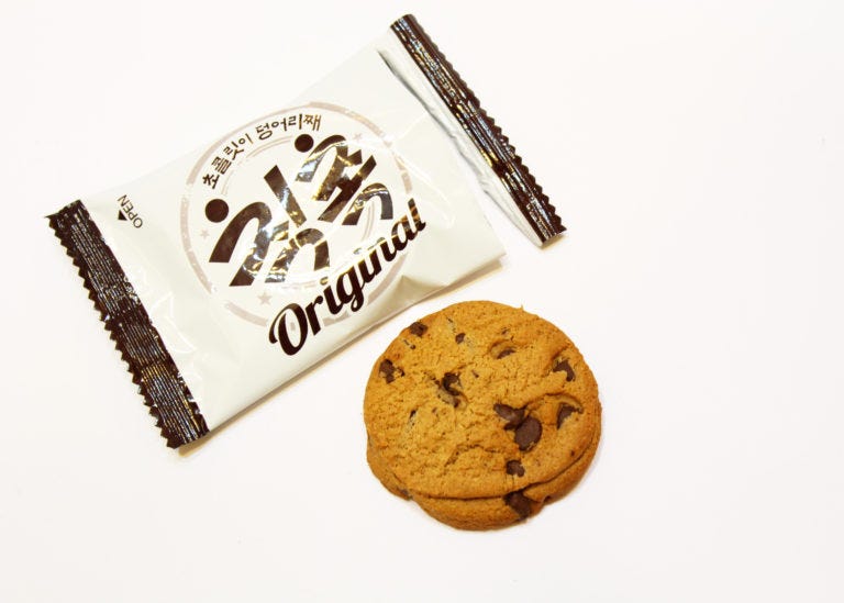 [快遞先生零食開箱] 給你滿滿的巧克力豆，韓國樂天 LOTTE 巧克力曲奇餅乾！