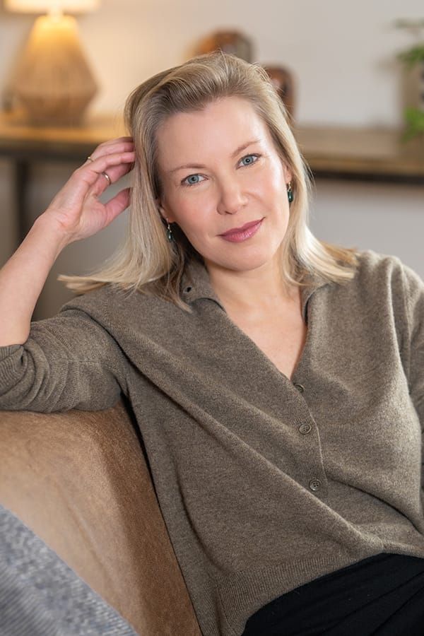 Client Shoot with Author Stacey Lindsay – photo by Suzanne Rothmeyer