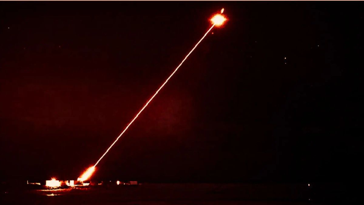 빛의 검, 전장의 새 무기… 2025년 레이저 전쟁 시대