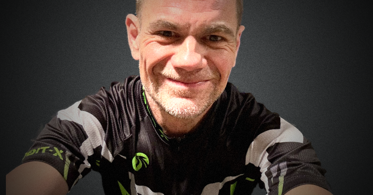 Cédric GODART, instructeur de spinning et indoor cycling certifié à Wavre (Brabant Wallon). Coach sportif souriant.