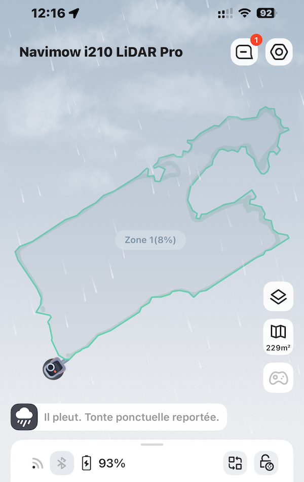 Écran principal de l'application Navimow i210 LiDAR Pro montrant la cartographie du jardin de 229 m² sous la pluie avec tonte reportée automatiquement