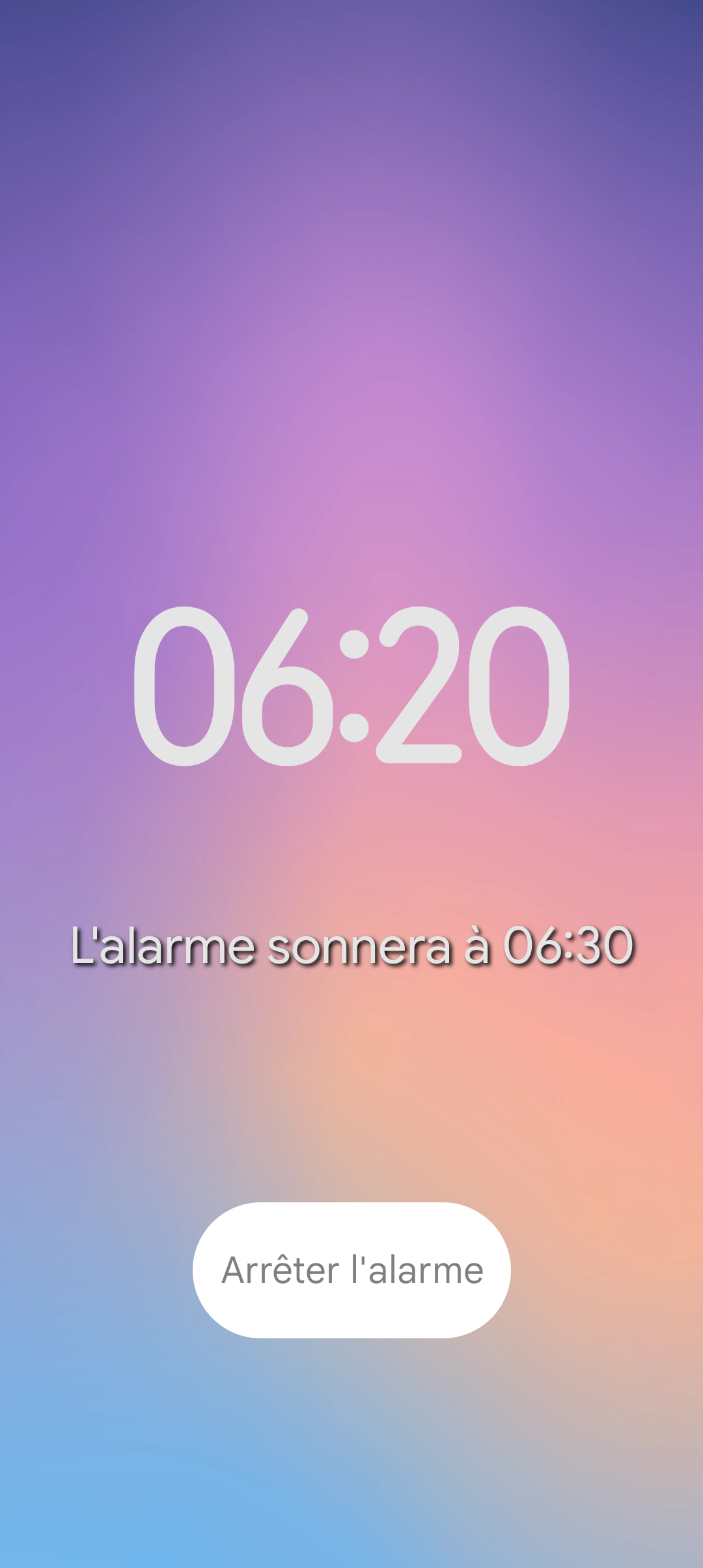 Écran de réveil du Pixel 11 Pro avec dégradé lumineux violet, rose et orange simulant un lever de soleil progressif, alarme réglée à 6h30