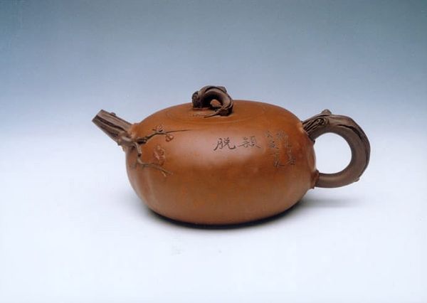 The Hidden Art of Choosing a Teapot: Size, Decoration, and Soul
