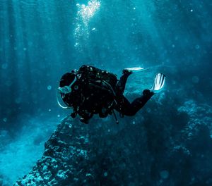 On diving with Hydrogen: exploring the limits of diving
