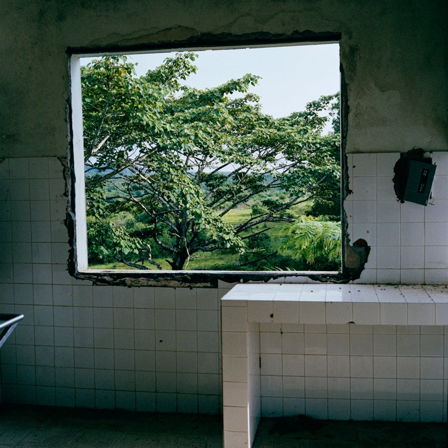 Untitled, Liberia, 2003, Digital C-print, © Tim Hetherington, Courtesy Yossi Milo Gallery, New York