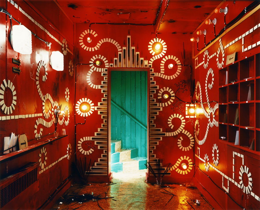 Centre, 2008. Diasec mounted c-type print. 144 x 174 cm. Edition of five.