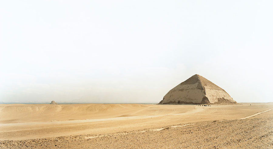 Dahshur, 2007 
From the series Horizons 
Chromogenic Color Print 
© Sze Tsung Leong, Courtesy Yossi Milo Gallery, NYC 
