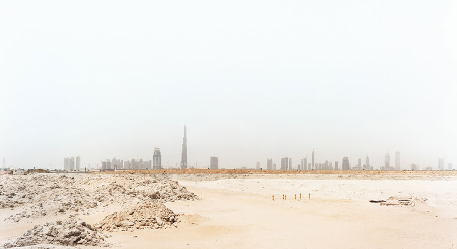 Dubai I, 2007 
From the series Horizons 
Chromogenic Color Print 
© Sze Tsung Leong, Courtesy Yossi Milo Gallery, NYC 
