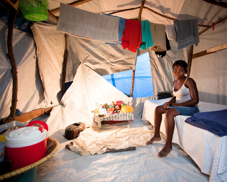 Woman and Her Belongings, Delmas 31