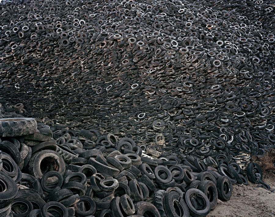 Oxford Tire Pile #9a<br />
Westley, California, USA, 1999