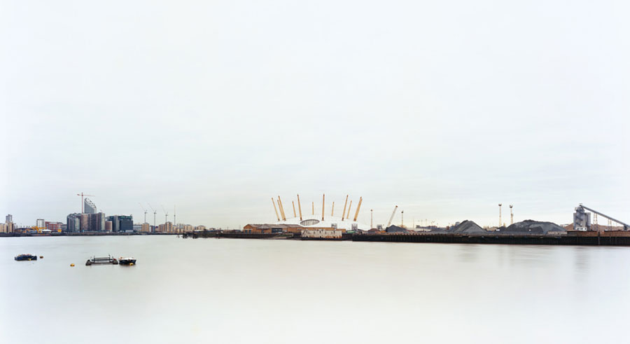 North Greenwich, London, 2007 
From the series Horizons 
Chromogenic Color Print 
© Sze Tsung Leong, Courtesy Yossi Milo Gallery, NYC