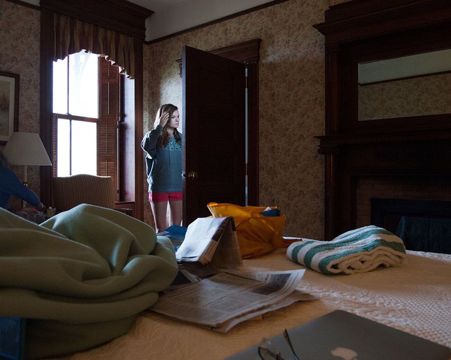 Laura, mirror (2011)