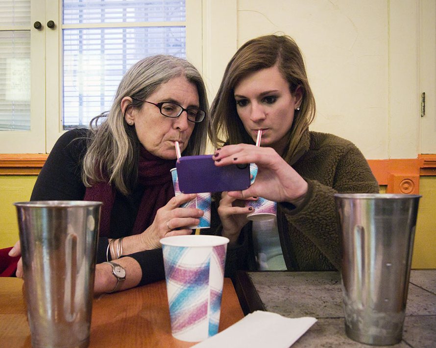 Helena, Laura (2011)