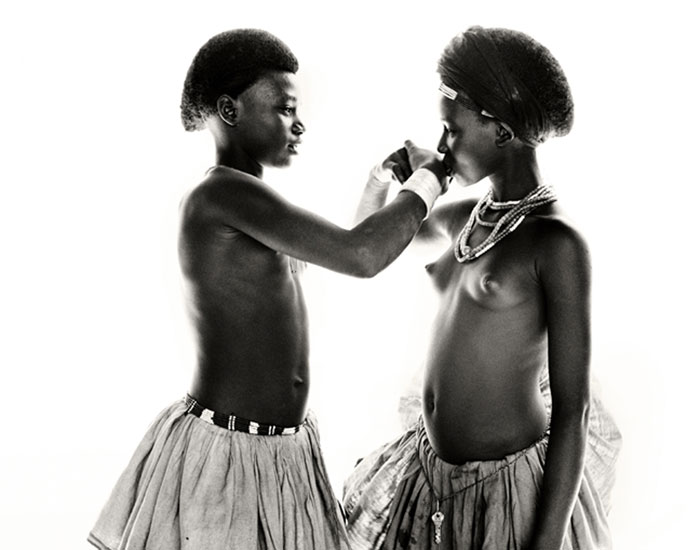 Hand Kiss, Ethiopia, 1999<br /><i>All images copyright © Gerald Förster, all rights reserved</i>