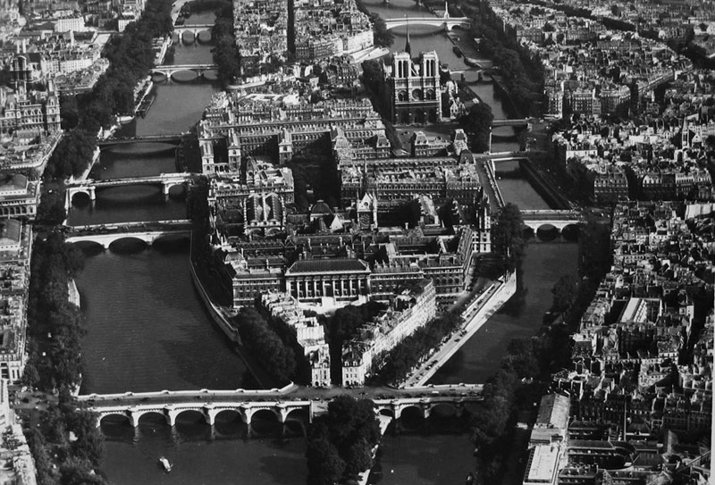 Upstream view of the two arms of the Seine and Ile de la Cité, 1957