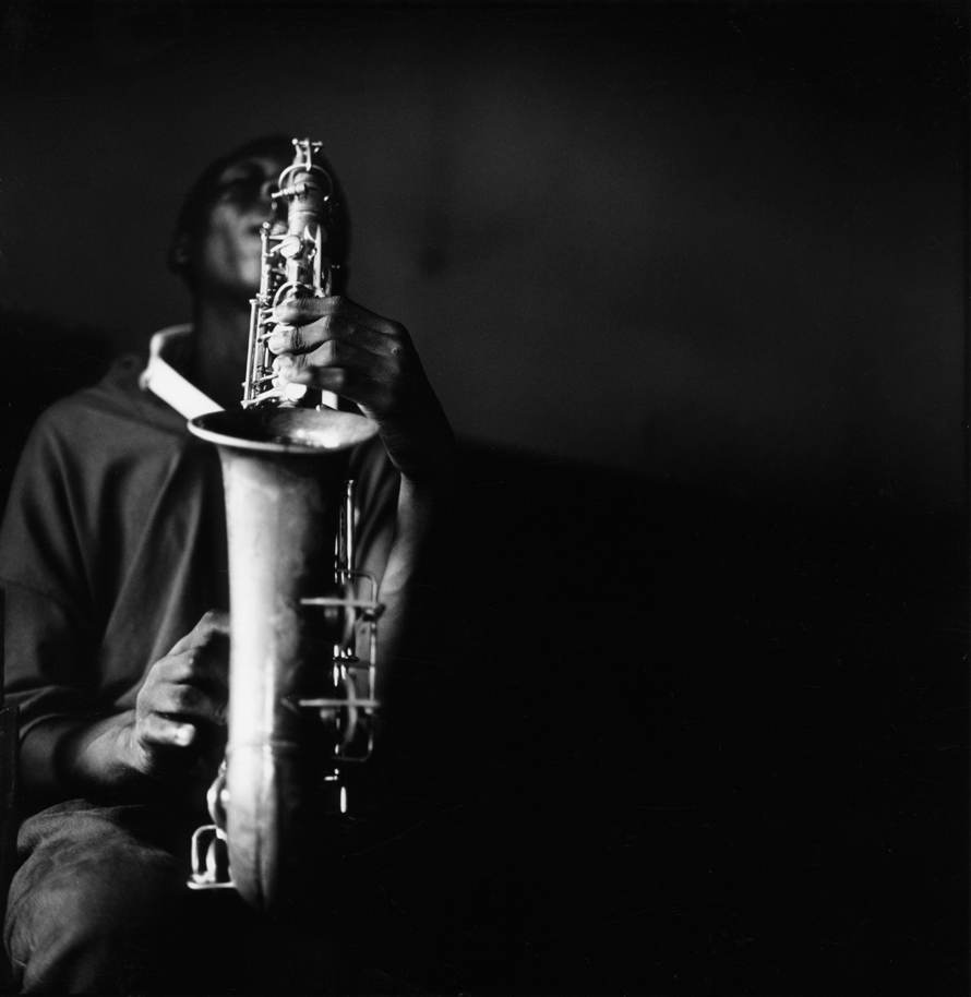 Untitled, 1999-2003 (saxophone), © Tim Hetherington, Courtesy Yossi Milo Gallery, New York
