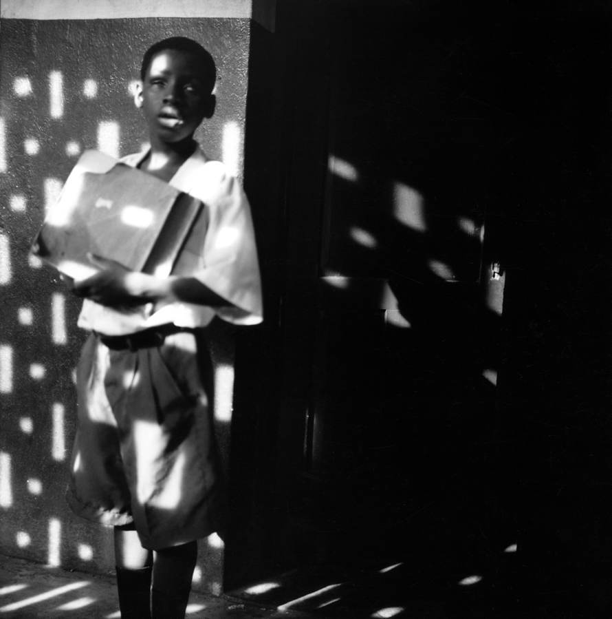 Untitled, 1999-2003 (young boy with shadow), © Tim Hetherington, Courtesy Yossi Milo Gallery, New York