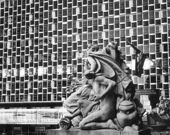Statues in front of Former Custom House and MTA Headquarters, 1997