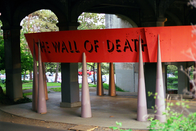 <b>Wall of Death</b><br />The Wall of Death is tucked away under the University Bridge. Every time I run past it I resolve to search Google and find out its history, but I inevitably forget by the time I return to my office. That’s probably for the best: I suspect that knowing <i>anything</i> about this would make it less interesting than knowing nothing about it.<br /><br />Mileage: 4.0 of 6.0