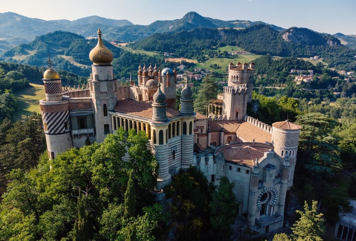 (Intermedio) La Rocchetta Mattei: il castello delle fiabe sull'Appennino bolognese