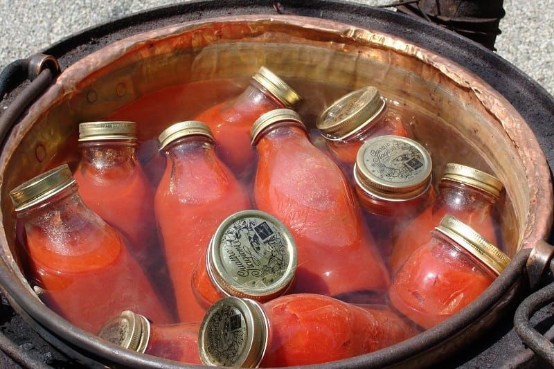 (Principiante) Il rito della salsa fatta in casa: come gli italiani preparano l'inverno
