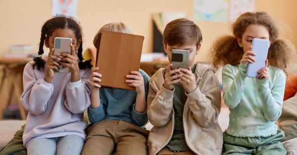 (Principiante) La Spagna vuole vietare i social agli under 16
