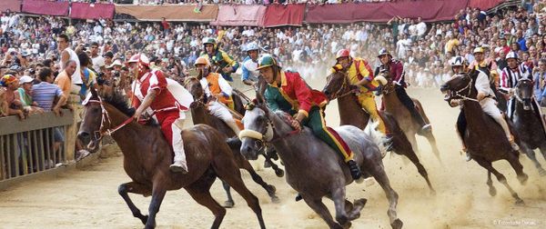 (Intermedio) Il Palio di Siena: tra tradizione e polemica
