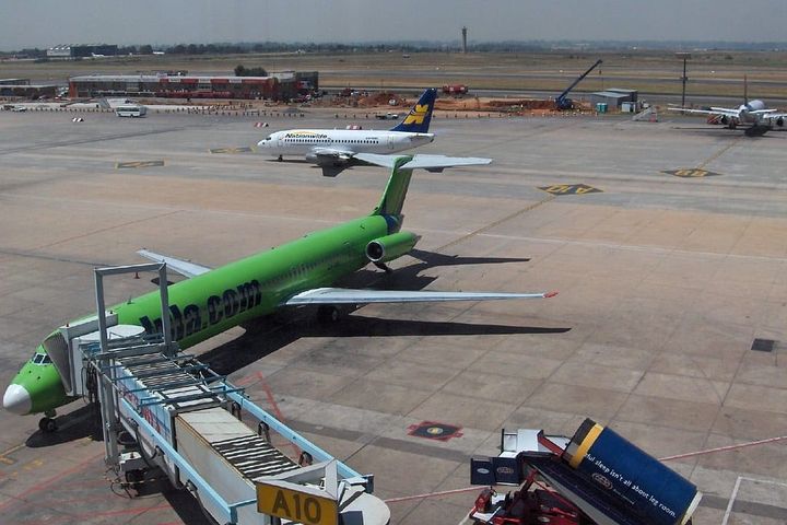"South African discount airlines" by John & Mel Kots is licensed under CC BY-NC-ND 2.0. To view a copy of this license, visit https://creativecommons.org/licenses/by-nc-nd/2.0/.