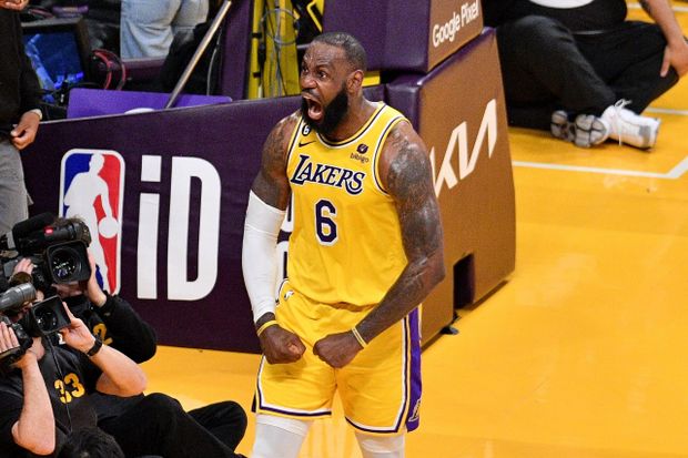 Lakers star LeBron James surpasses 50,000 combined points in regular season and playoffs